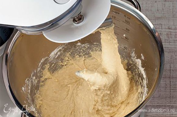 Возьмите магазинную пасту или приготовьте натуральные, свежие домашние фузилли с помощью кухонной машины KENWOOD. Для этого смешайте в чаше ингредиенты и замесите эластичное тесто, используя насадку крюк.