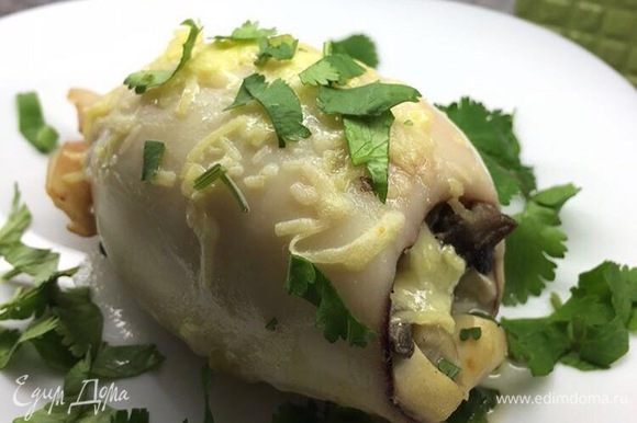 Запеченные кальмары, фаршированные картофельным пюре, с йогуртовым соусом - пошаговый рецепт с фото