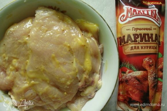 Обмазать каждый кусочек мяса горчичным маринадом ТМ «МахеевЪ» и убрать в холодильник на 1 час.