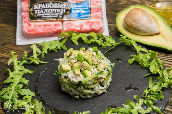 Крабовый салат с цитрусовыми нотками: освежаем любимое блюдо всего одним продуктом