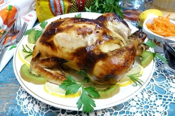 Курица, фаршированная гречкой с вишней, готова. Приятного аппетита!