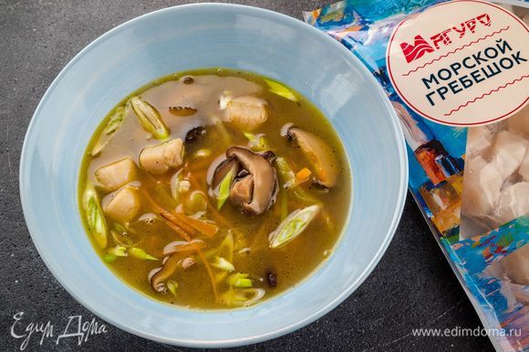 Легкий суп в азиатском стиле готов. Приятного аппетита!