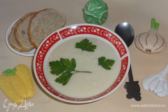 Наш суп готов! Разливаем по тарелкам и наслаждаемся. Перед подачей украшаем любимой зеленью. Приятного аппетита!
