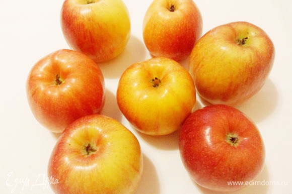 Для приготовления яблочного мармелада лучше взять яблоки сладких сортов.