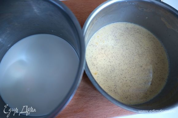 Ванильный крем. К содержимому упаковки с сухой смесью для ванильного пудинга (35 грамм), сахару и быстрорастворимому желатину добавить сначала 60 г молока от общего объема, хорошо смешать до однородной консистенции.