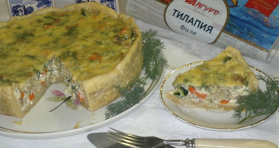 Пирог с рыбой и рисом