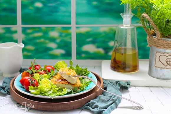 Подавать со свежими овощами и листовым салатом.