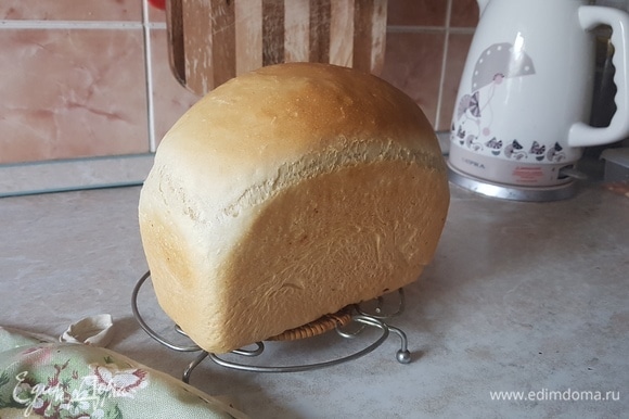 Хлеб вытащить из формы и остудить на решетке.
