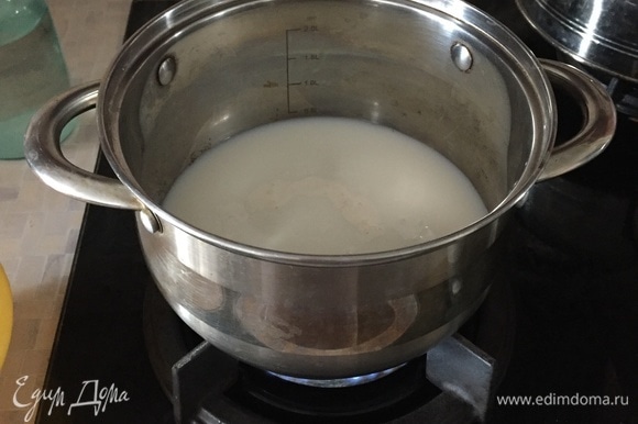 Нагреть молоко до 40°C.