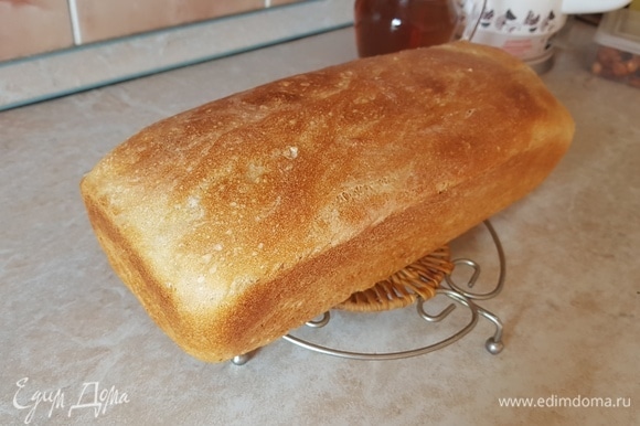 Дать хлебу полностью остыть на решетке.