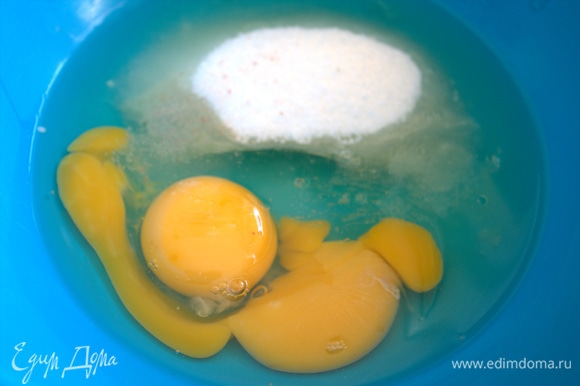 Яйца взять комнатной температуры.