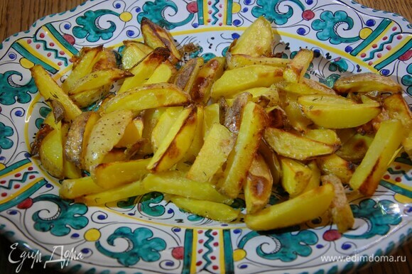 Готовый картофель, удалив веточки тимьяна, подавать с домашним майонезом.