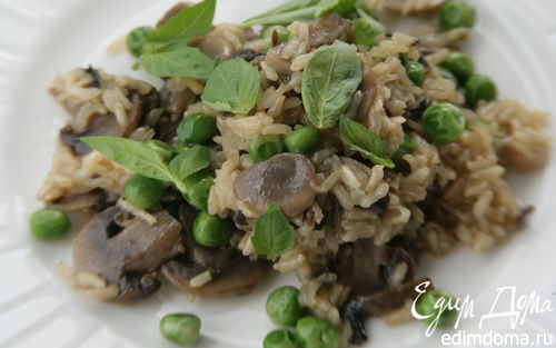 Рецепт Бурый рис с грибами и зеленым горошком