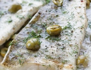 Рыба, запеченная с оливками и каперсами