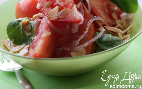 Рецепт Салат из мясистых помидоров, красного лука и минда