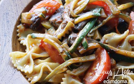 Рецепт Фарфалле с белыми грибами, кабачками и помидорами