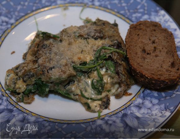 Омлет с грибами, руколой и голубым сыром