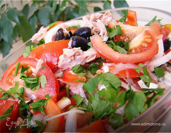 Салат с консервированным тунцом, помидорами и огурцами: рецепт с фото, секреты приготовления