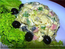 Овощной салат с ветчиной и соусом "Ремулад"