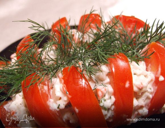 Красное море: рецепт салата из крабовых палочек, который впечатляет даже гурманов