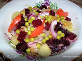 Теплый картофельный салат с крымским луком