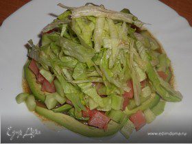 Овощной салат с авокадо и семгой