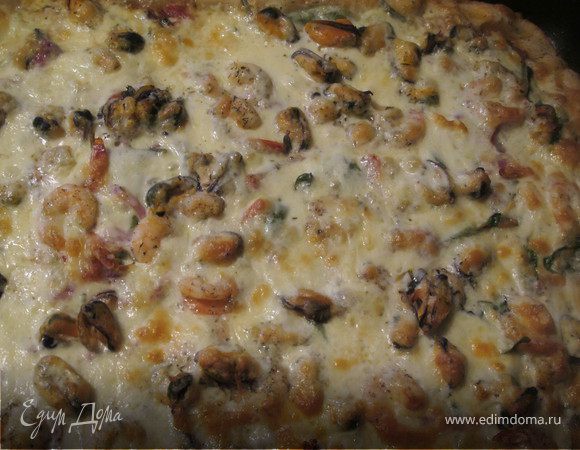 Пицца со шпинатом, креветками и мидиями