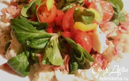 Рецепт Овощной салат с моцареллой и хрустящей грудинкой