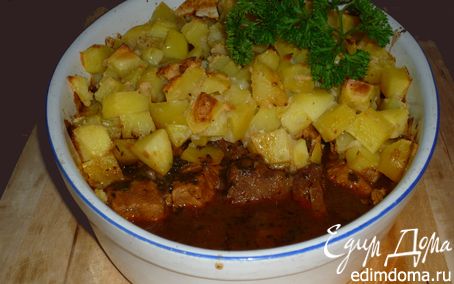 Рецепт Гуляш под нежным соусом с картофельной корочкой
