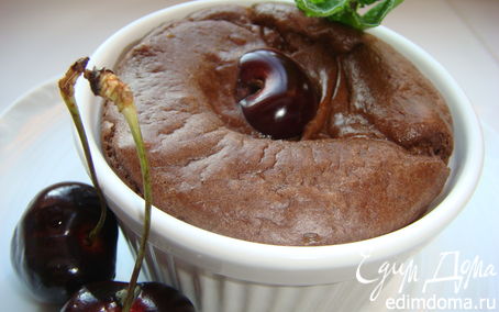 Рецепт Шоколадное суфле запеченное с пьяной вишней