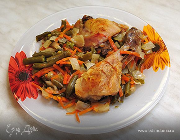 Куриное филе с замороженными овощами на сковороде