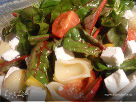 Овощной салат с пастой, фетой и базиликом