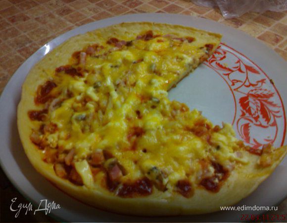 Пицца, испеченная на сковороде