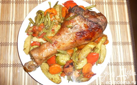 Рецепт Голень индейки, запеченная с овощами