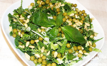 Рецепт Салат из савойской капусты,зелёного горошка и пряной зелени.