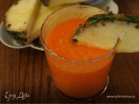 Витаминный сок из моркови и ананаса