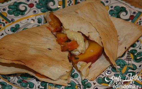 Рецепт Лаваш с сыром, персиками и шнитт-луком