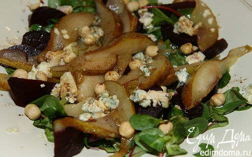 Рецепт Салат из запеченной свеклы, груши, сыра и орехов