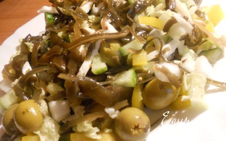 Рецепт Овощной салат с морской капустой и кальмарами