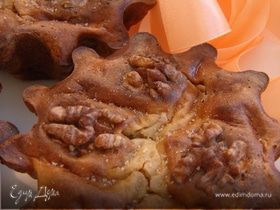 Творожные кексы с грецким орехом, изюмом и морошкой