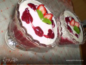 Творожный десерт с ягодным пюре