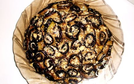 Рецепт Торт из баклажанных рулетиков с чесноком, пармезаном и орехами
