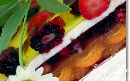 Рецепт Желейный торт с ягодами и шоколадной крошкой