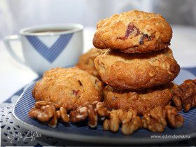 Овсяное печенье с вяленой клубникой и грецкими орехами