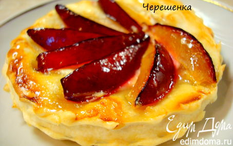 Рецепт Пирожные со сливой, манго и козьим сыром