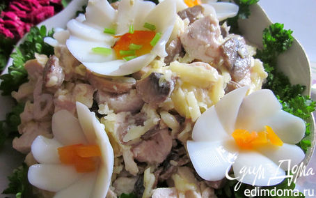 Рецепт простенький салат: грибы+курица+сыр