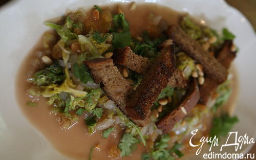 Рецепт Китайская капуста с изюмом и кедровыми орешками