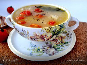 Суп с курицей,белой фасолью и помидорами"черри"