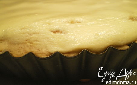 Рецепт Грецкий пирог с яблоками и творожным кремом.