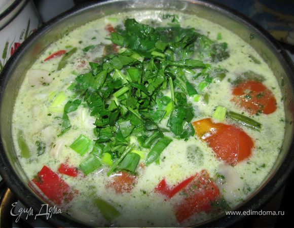 Вегетарианский суп с кокосовым молоком и фасолью